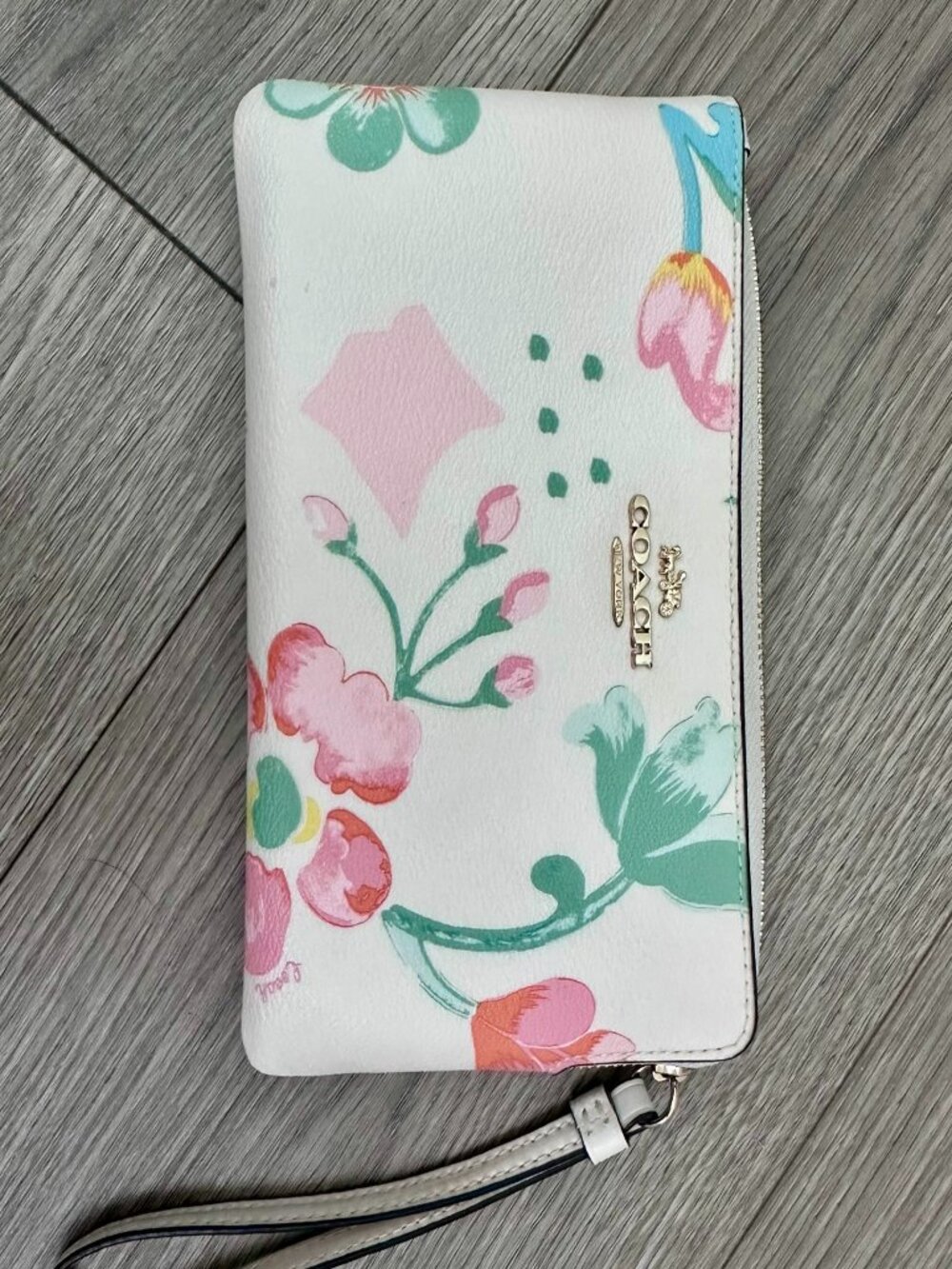 Coach Large Corner Zip Wristlet C8696 Chalk Multi Dreamy Floral Print